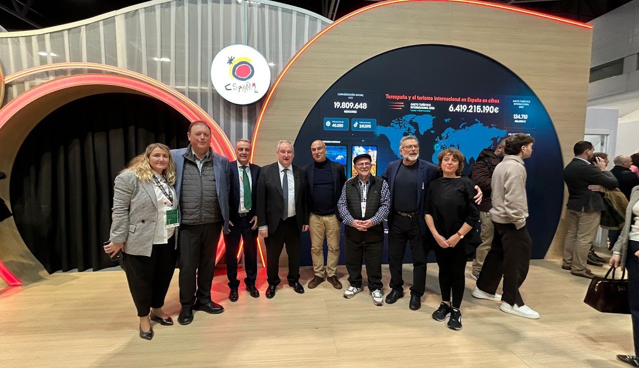 Equipo REDTUR en la presentación oficial en FITUR 2026